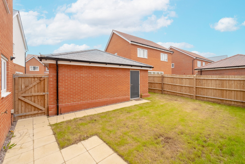 Tilgate Road, Hampton Water22