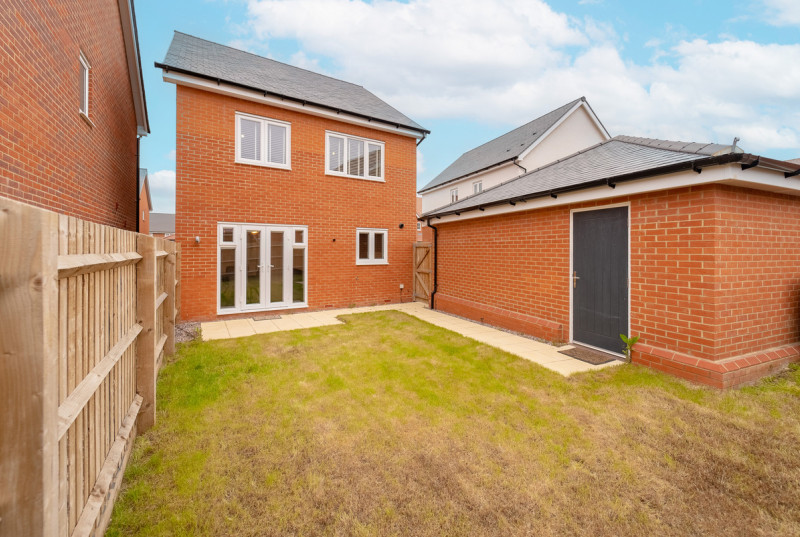 Tilgate Road, Hampton Water24
