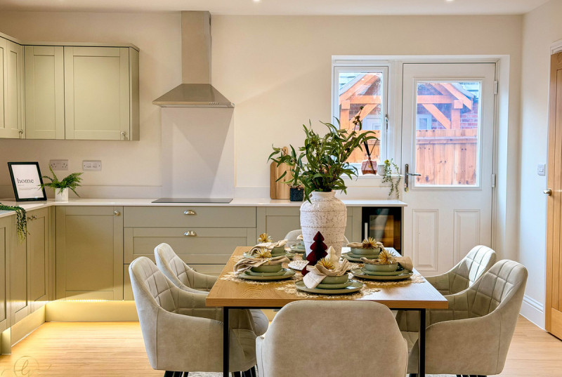 Rose Gardens, Manea24