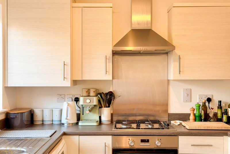 Westbury Drive, Hampton Gardens13