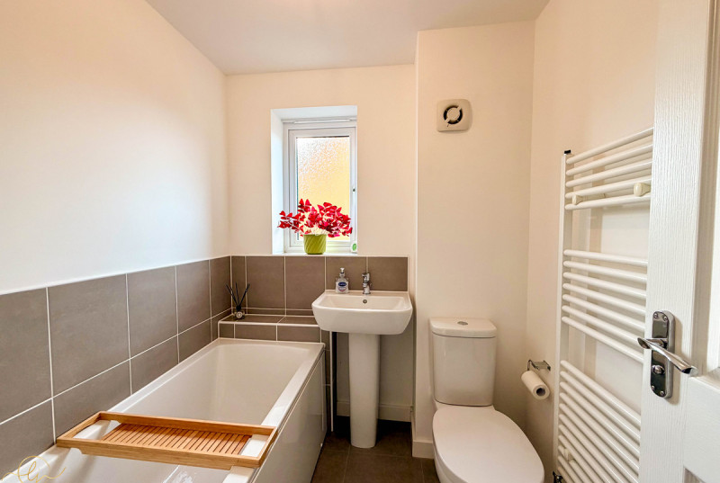 Westbury Drive, Hampton Gardens25