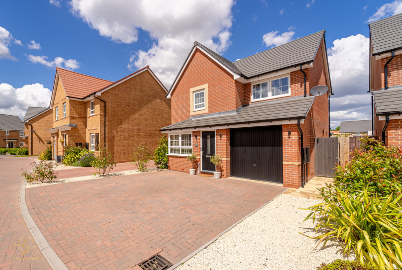 Broadstone Drive, Hampton Water5