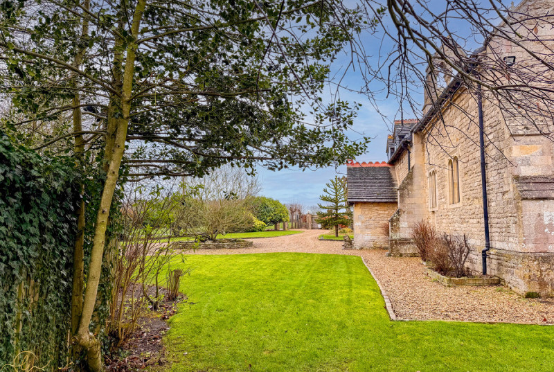 Church House, Back Road, Caldecote40