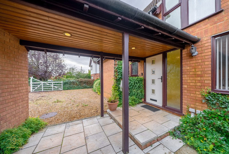 West Drive, Highfields Caldecote8