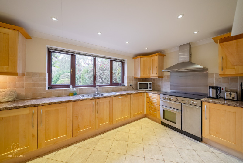 West Drive, Highfields Caldecote15