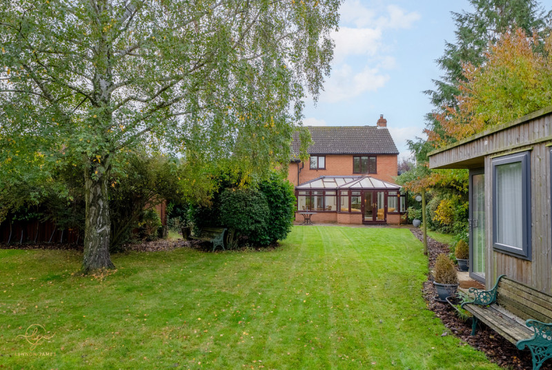 West Drive, Highfields Caldecote35