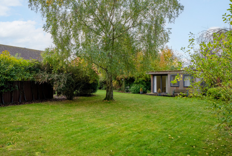 West Drive, Highfields Caldecote37