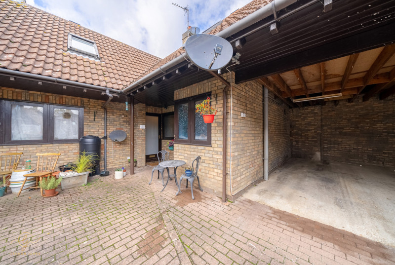 College Farm Court, Fen Drayton5