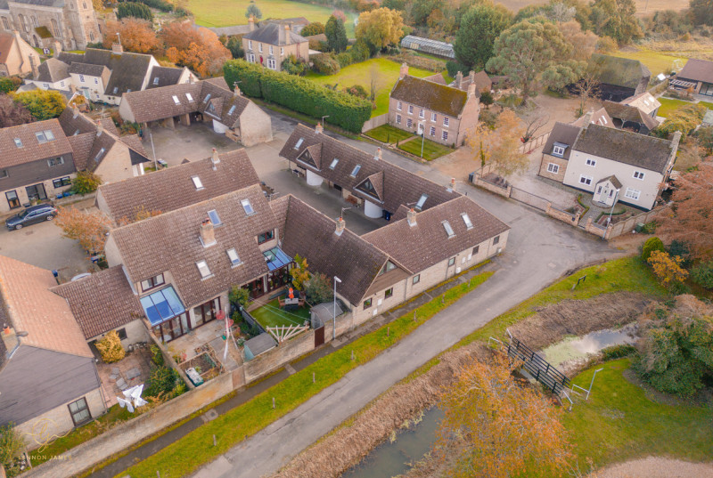 College Farm Court, Fen Drayton6