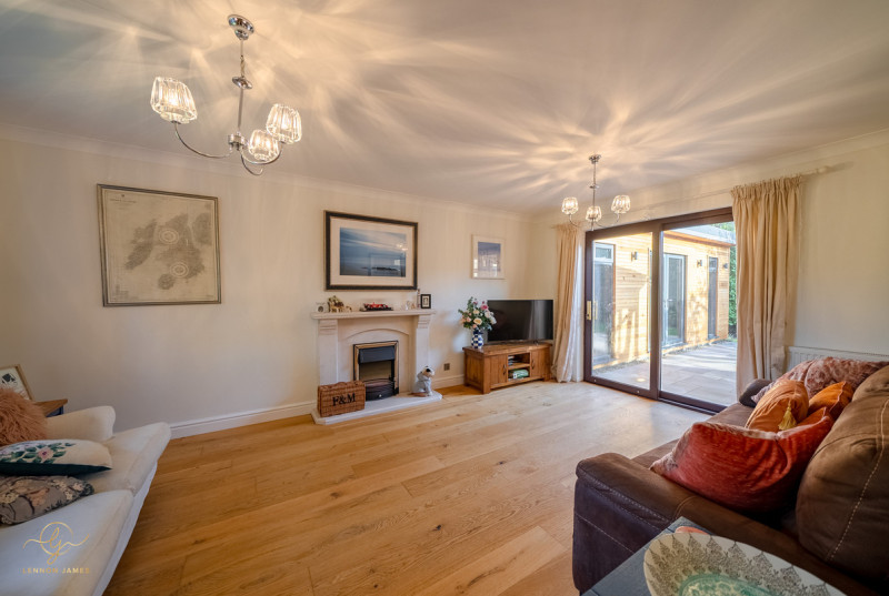 Chestnut Close, Grafham9