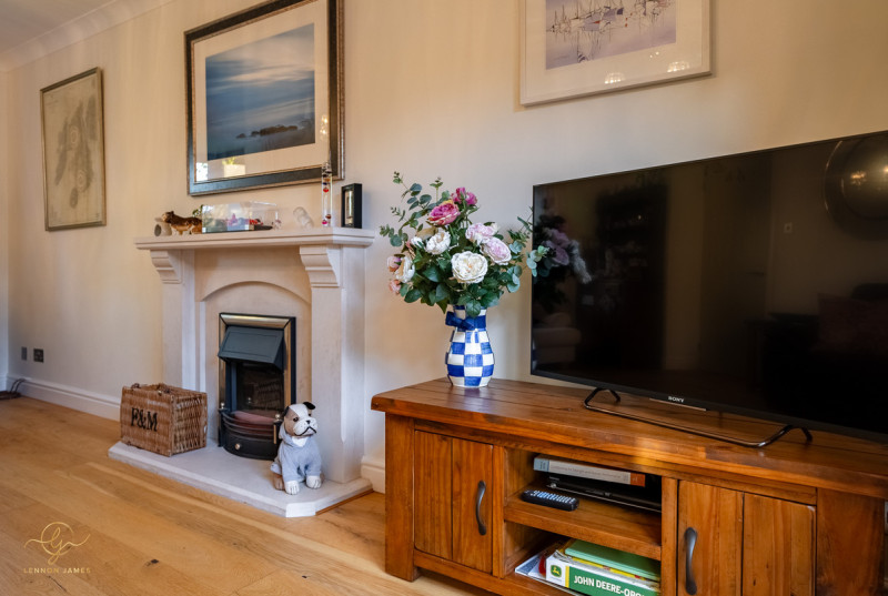 Chestnut Close, Grafham11