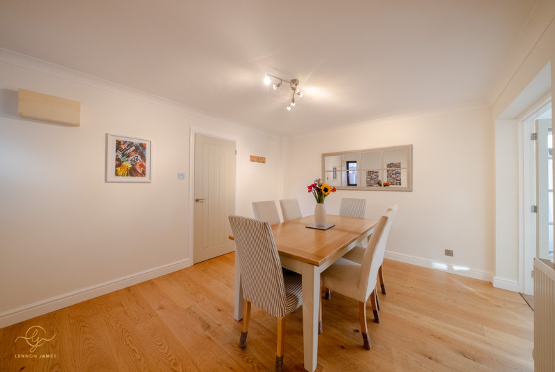 Chestnut Close, Grafham14