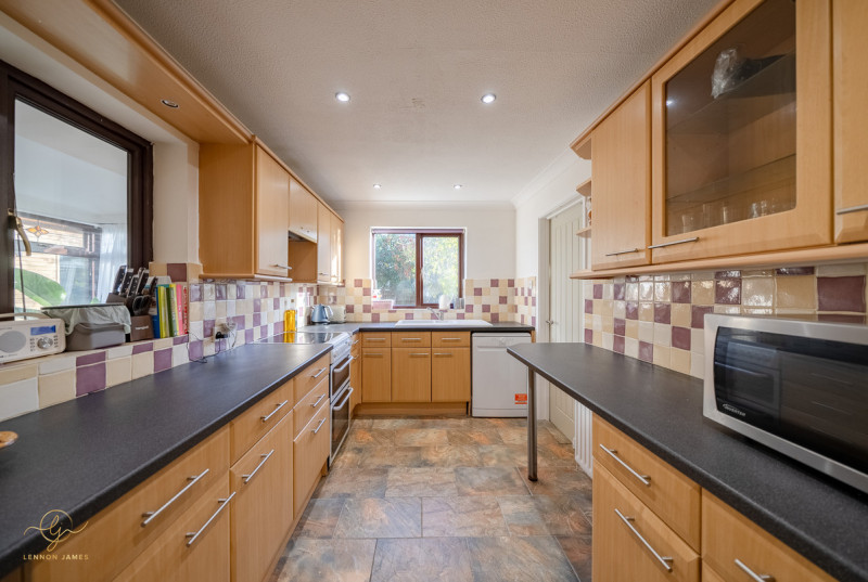 Chestnut Close, Grafham18