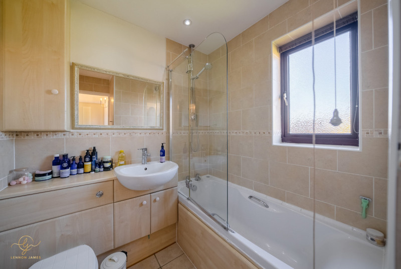Chestnut Close, Grafham30