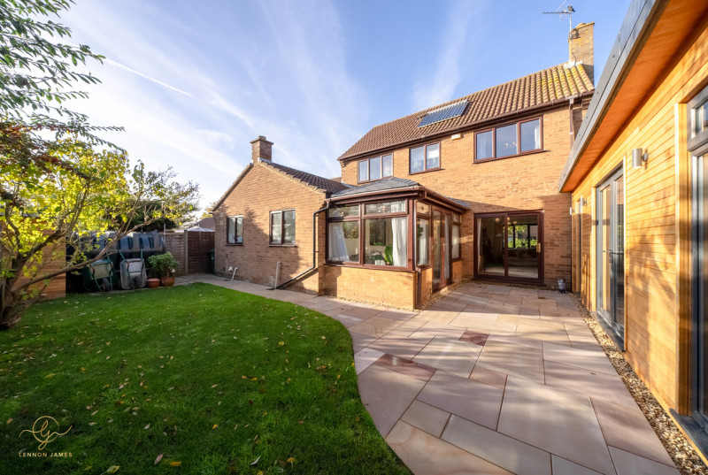 Chestnut Close, Grafham33